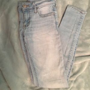 Hollister low rise light wash skinny jeans